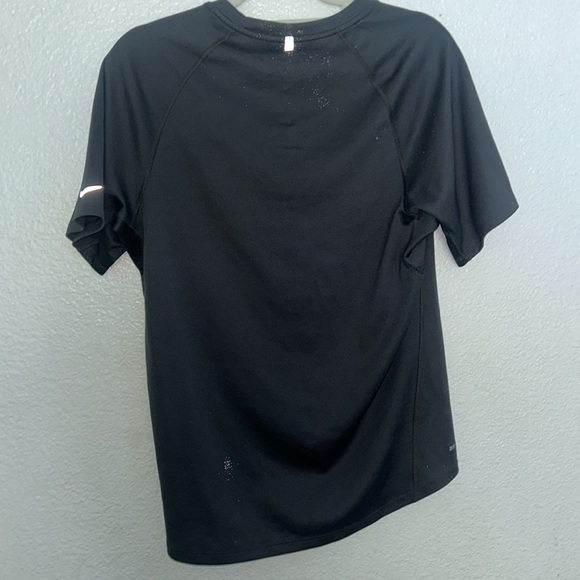 Gently used men’s dry fit size small T - Picture 6 of 7